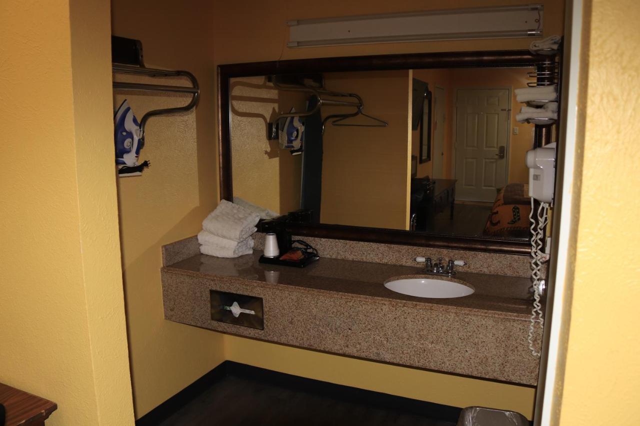 Chaparral Motel Hallettsville Extérieur photo