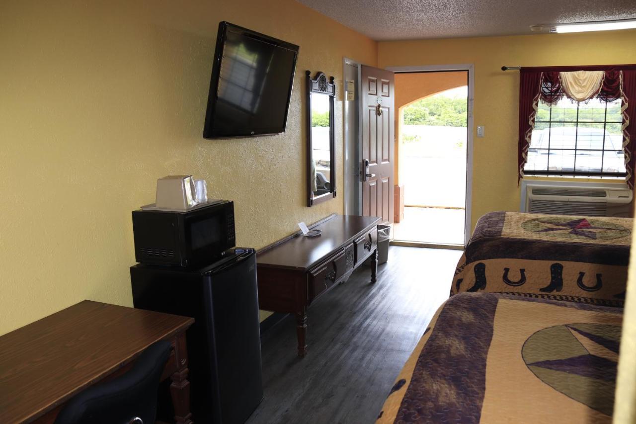 Chaparral Motel Hallettsville Extérieur photo