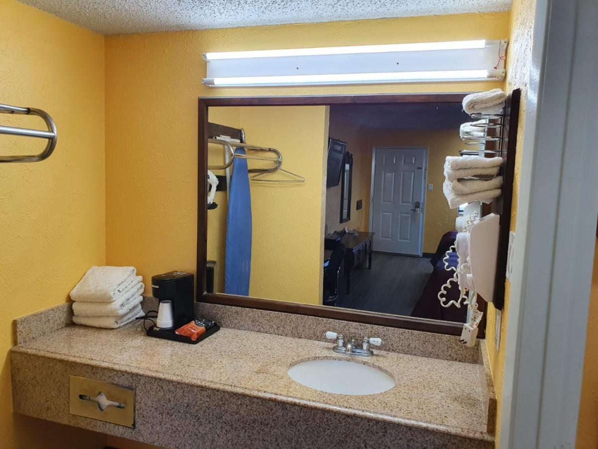 Chaparral Motel Hallettsville Extérieur photo